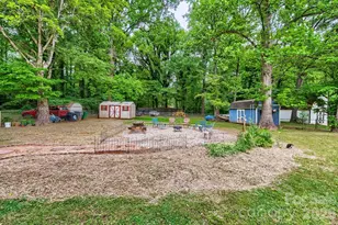 3917 Lake Rd, Charlotte, NC 28269 - Photo 16