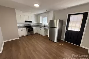 454 8th Ave NE, Hickory, NC 28602 - Photo 2