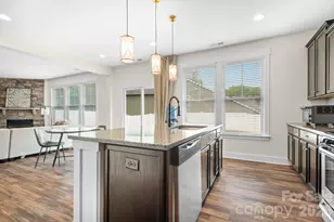 10008 Michael Crossing Dr, Charlotte, NC 28213 - Photo 12