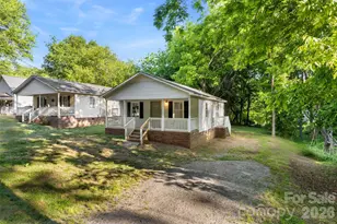 704 W Carolina Ave, Bessemer City, NC 28016 - Photo 2