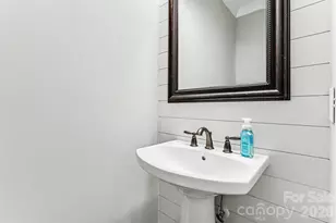 4433 Brookwood Rd, Charlotte, NC 28215 - Photo 16
