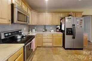227 Periwinkle St, Lincolnton, NC 28092 - Photo 6