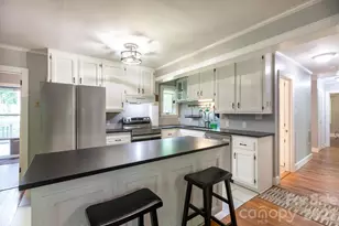 10623 Rozzelles Ferry Rd, Charlotte, NC 28214 - Photo 16