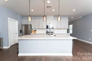 4107 Honey Locust Dr, Charlotte, NC 28215 - Photo 8