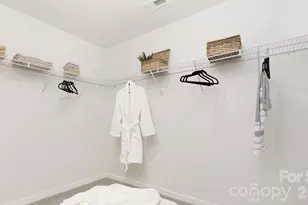 623 Country Oak Dr, Asheville, NC 28804 - Photo 16