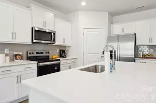 627 Country Oak Dr, Asheville, NC 28804 - Photo 8