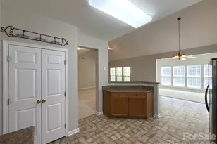 2140 Pineapple Ct, Matthews, NC 28105 - Photo 4