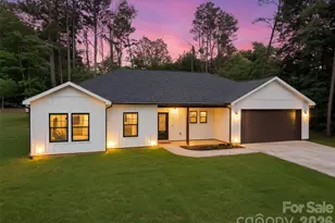 1026 Fye Dr, Newton, NC 28658 - Photo 2