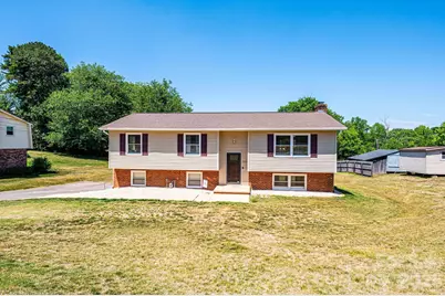 3231 25th Street NE, Hickory, NC 28601 - Photo 1