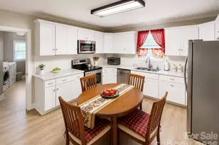 1406 W Walnut Ave, Gastonia, NC 28052 - Photo 4