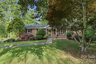123 Castleton Ln, Hendersonville, NC 28791 - Photo 2