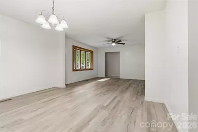 123 Castleton Lane, Hendersonville, NC 28791 - Photo 8
