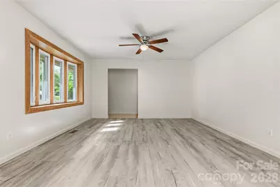 123 Castleton Lane, Hendersonville, NC 28791 - Photo 10