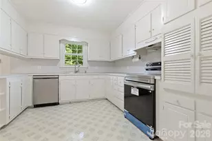 123 Castleton Ln, Hendersonville, NC 28791 - Photo 12