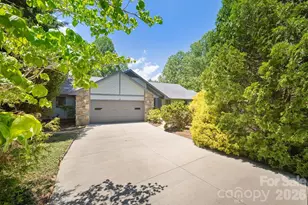 16 Zachary Ridge Rd, Asheville, NC 28804 - Photo 1