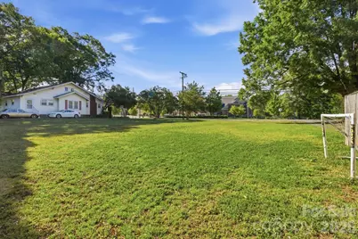 424 W 2nd Avenue, Gastonia, NC 28052 - Photo 12