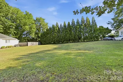 424 W 2nd Avenue, Gastonia, NC 28052 - Photo 10