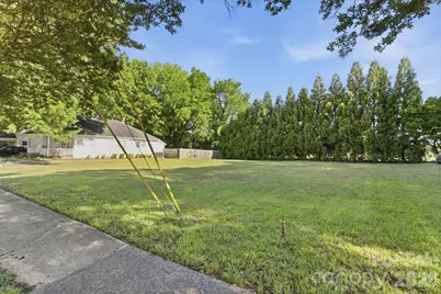 424 W 2nd Avenue, Gastonia, NC 28052 - Photo 8