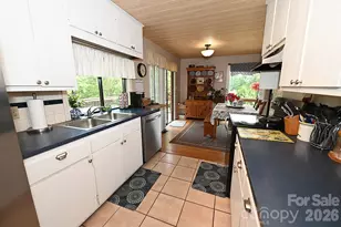86 King Arthurs Ct, Hickory, NC 28601 - Photo 16