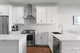 2310 Elizabeth Ml Pl, Charlotte, NC 28208 - Photo 2