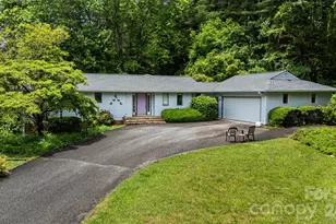 11 Beaumont Dr, Hendersonville, NC 28739 - Photo 2