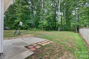 2304 Juniper Dr, Charlotte, NC 28269 - Photo 18