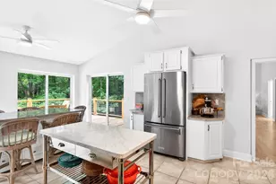 153 SkyView Cir, Asheville, NC 28804 - Photo 8
