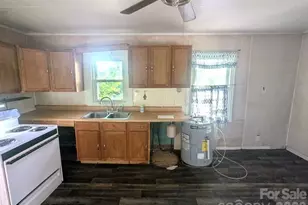 901 State St, Marion, NC 28752 - Photo 8