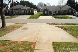 5325 Harris Cove Dr, Charlotte, NC 28269 - Photo 14