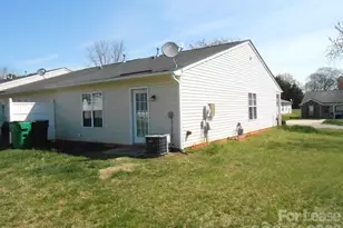 5325 Harris Cove Dr, Charlotte, NC 28269 - Photo 12