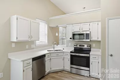 7200 Daerwood Place, Charlotte, NC 28215 - Photo 18