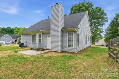 7200 Daerwood Place, Charlotte, NC 28215 - Photo 32