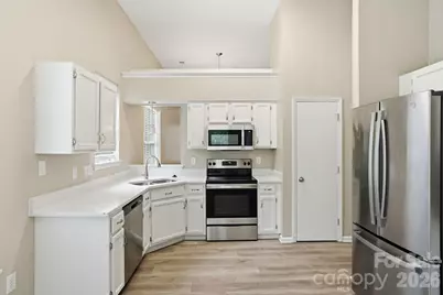 7200 Daerwood Place, Charlotte, NC 28215 - Photo 16