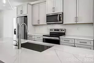 1131 Kokomo Ln, Charlotte, NC 28206 - Photo 2