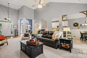 10501 Olde Irongate Ln, Mint Hill, NC 28227 - Photo 4