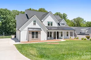 137 Streamside Ests Dr, Mooresville, NC 28117 - Photo 2