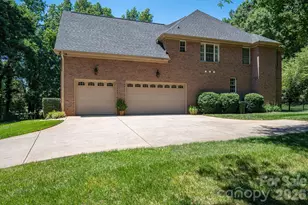 4608 Water Oak Dr, Lake Wylie, SC 29710 - Photo 4