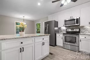 3840 Cherry Grove Dr, Hickory, NC 28602 - Photo 18