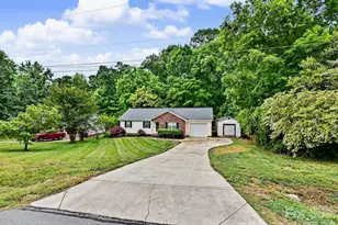 1040 Foxrun Cir SE, Concord, NC 28025 - Photo 4