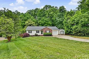 1040 Foxrun Cir SE, Concord, NC 28025 - Photo 2