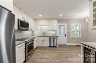 4700 Walden Ct, Charlotte, NC 28210 - Photo 2