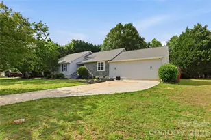 1689 Willowbrook Dr, Fort Mill, SC 29708 - Photo 2