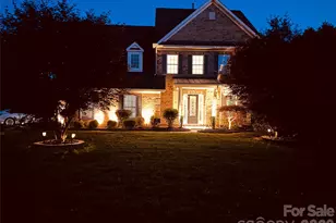 7405 Spice Bush Ct, Waxhaw, NC 28173 - Photo 2