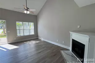3251 Blythe Ridge Ct, Charlotte, NC 28213 - Photo 4
