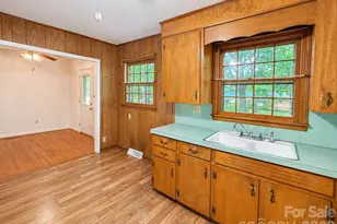 406 E L St, Newton, NC 28658 - Photo 6