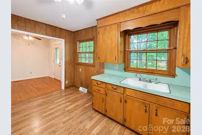 406 E L Street, Newton, NC 28658 - Photo 2