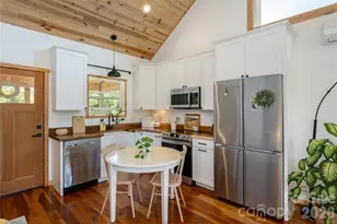 18 N Bear Vw Dr, Hendersonville, NC 28792 - Photo 10