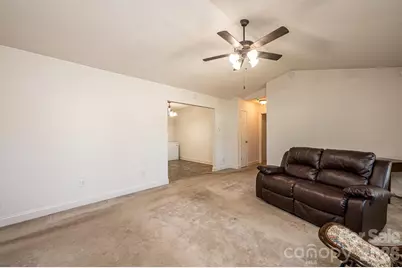 1919 2nd Avenue SW, Hickory, NC 28602 - Photo 4