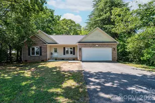 1919 2nd Ave SW, Hickory, NC 28602 - Photo 1