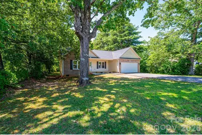 1919 2nd Avenue SW, Hickory, NC 28602 - Photo 2